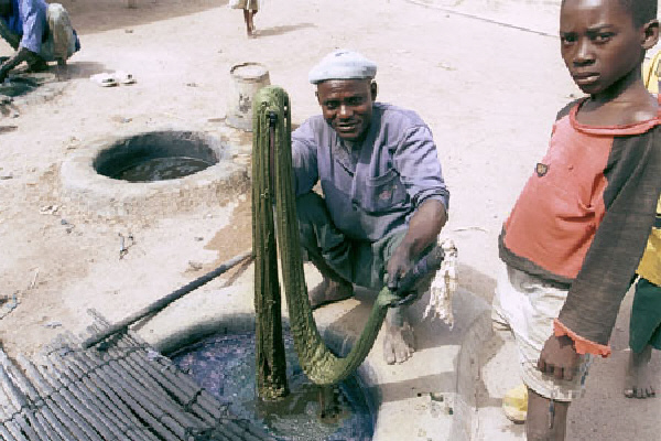 Dyeing yarn at Gonja
